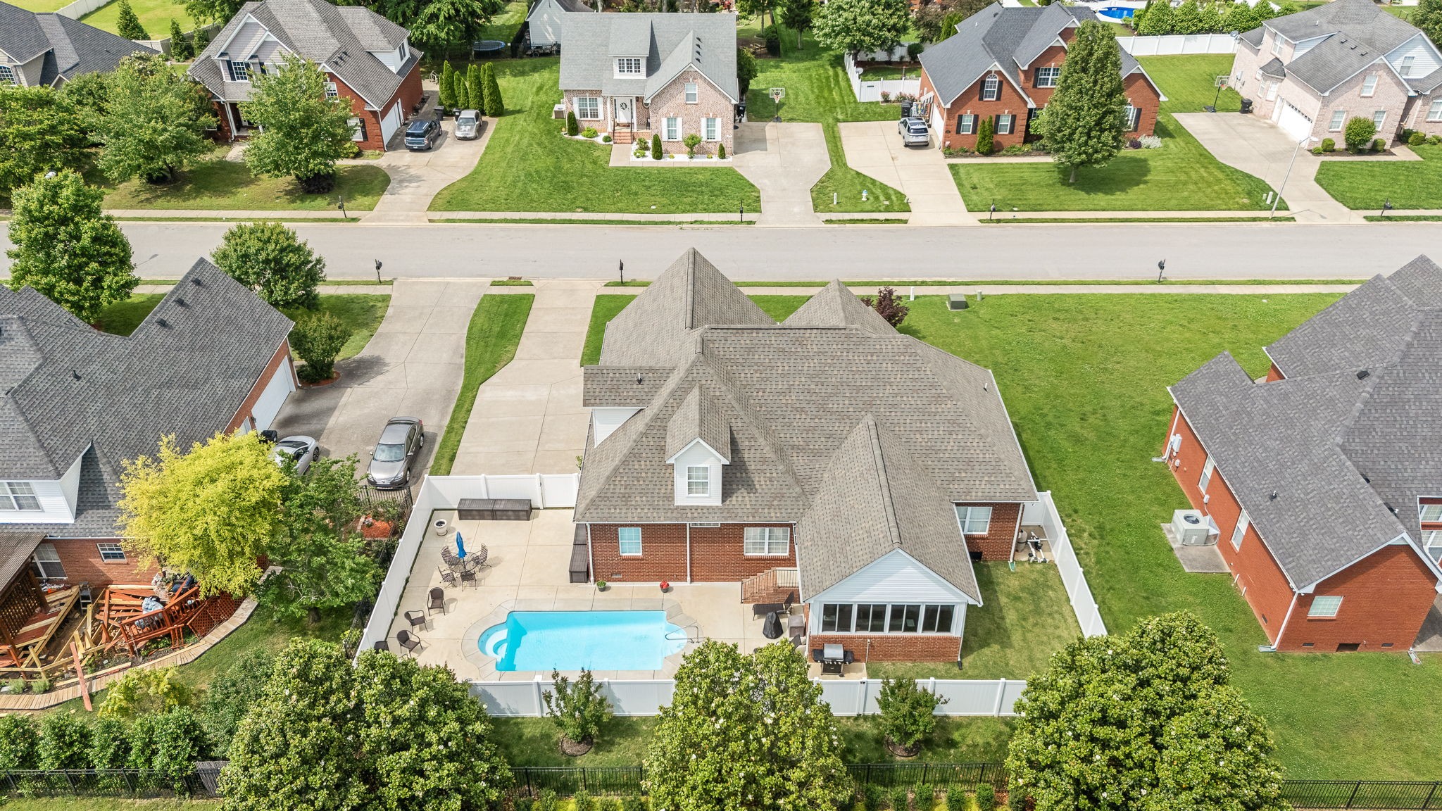 3307 Genoa Dr