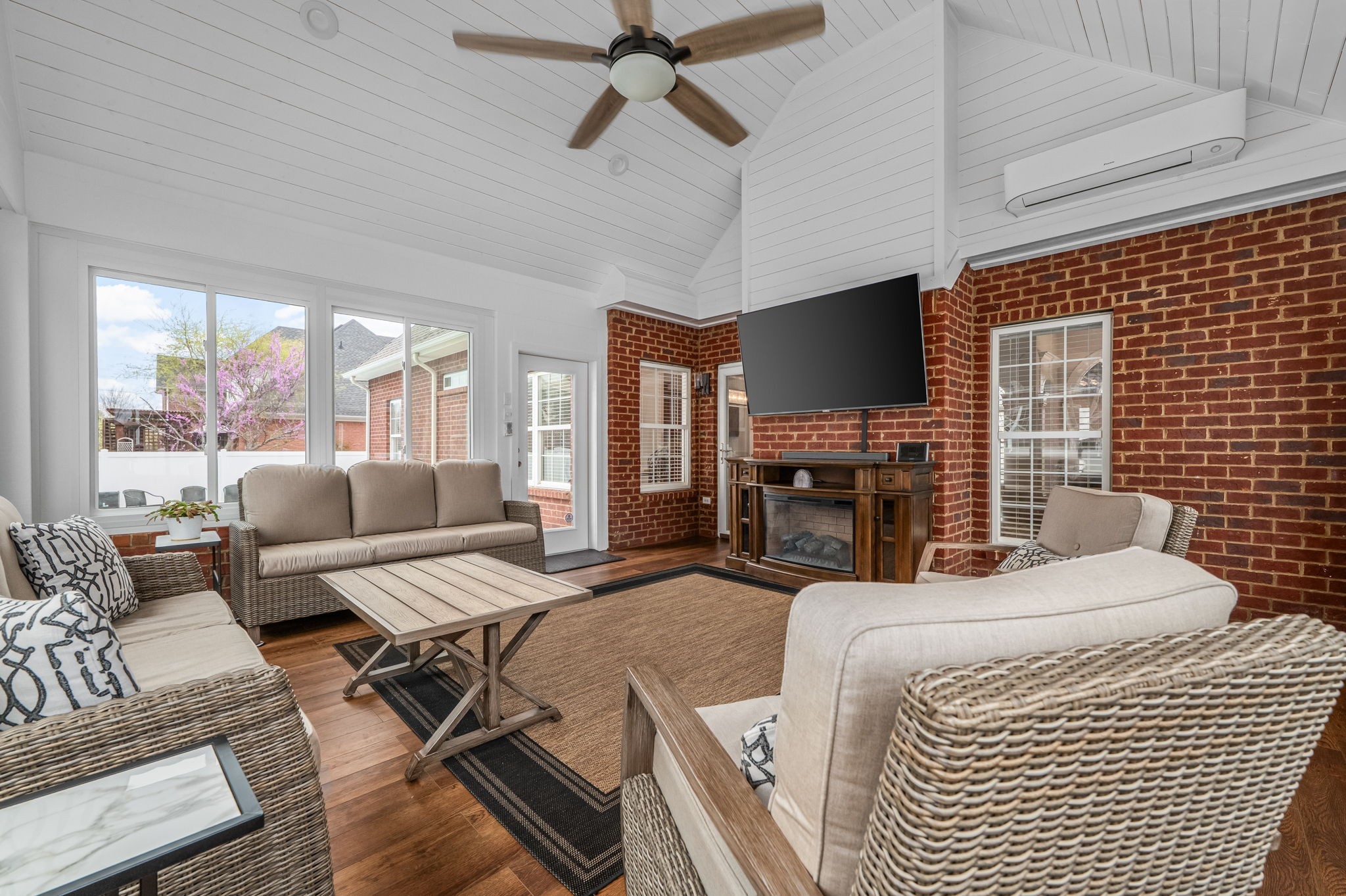 3307 Genoa Dr