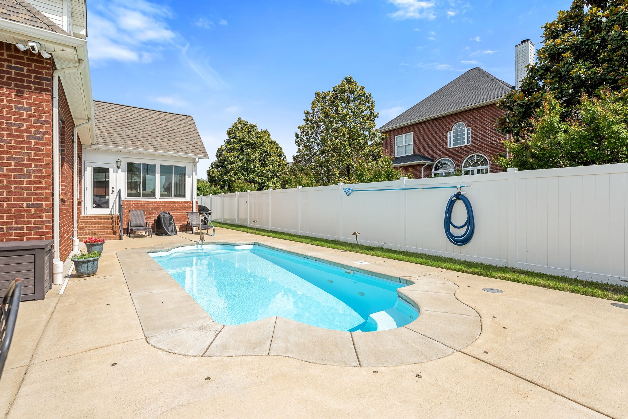 3307 Genoa Dr