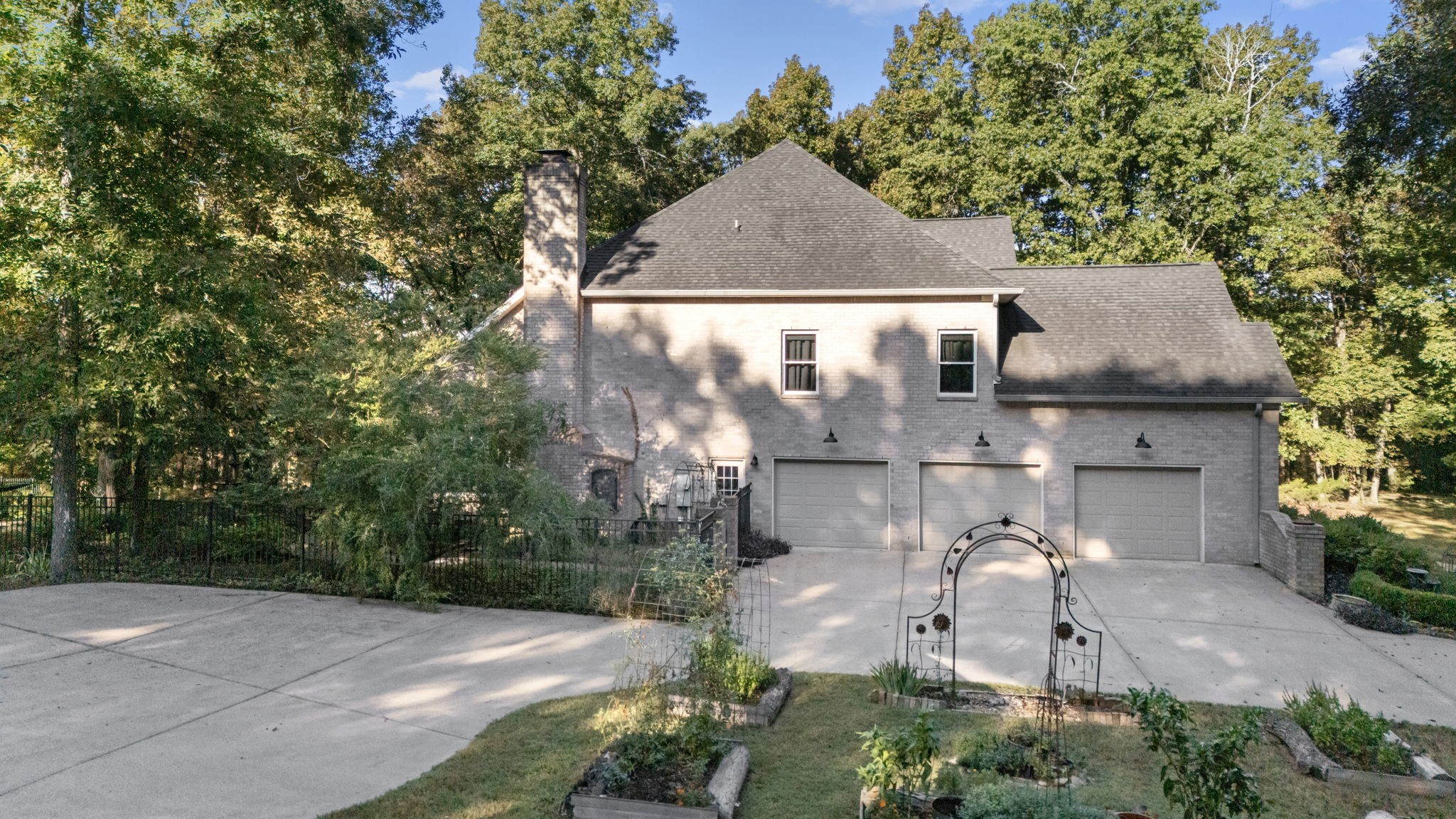 2399 Thompson Rd