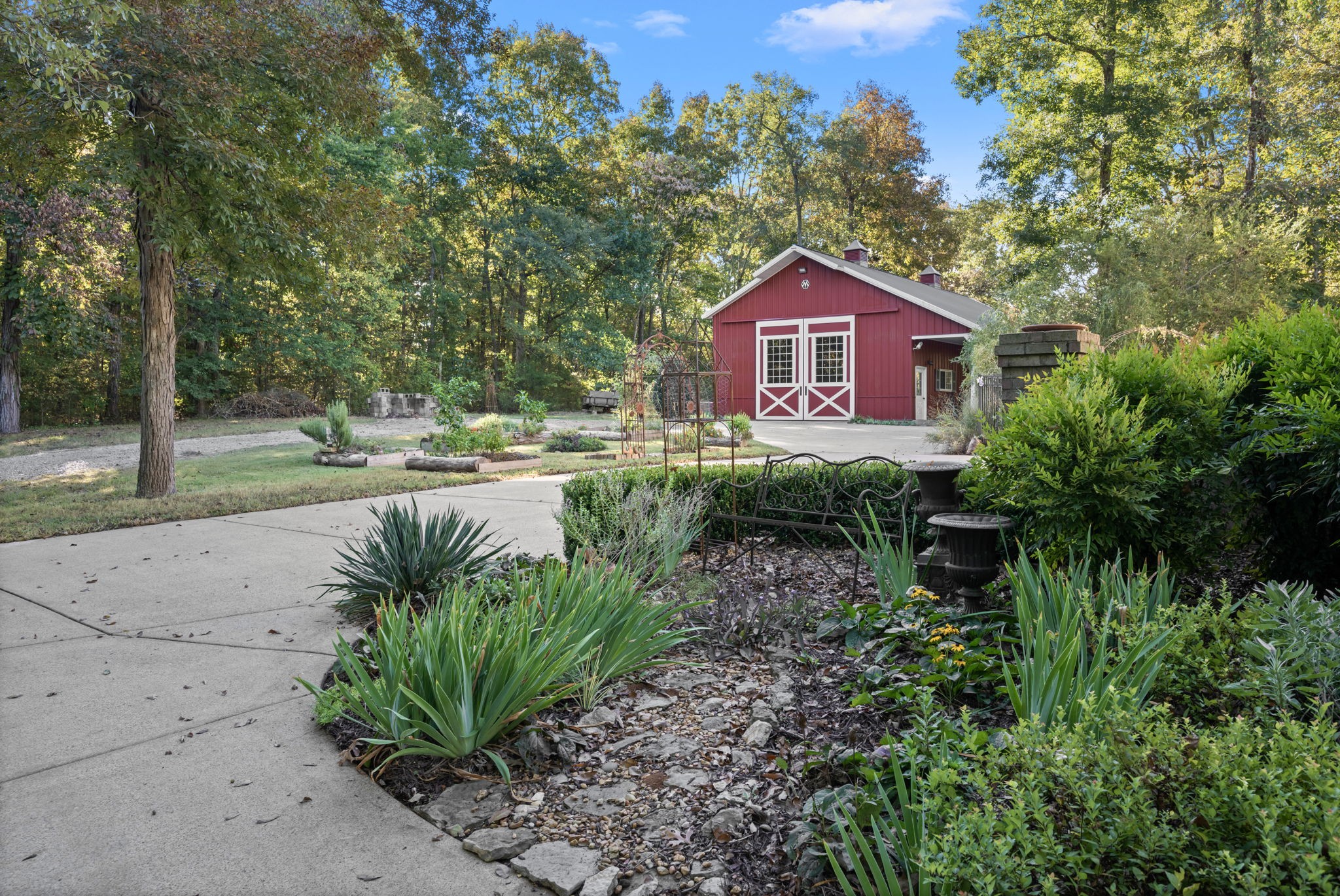 2399 Thompson Rd