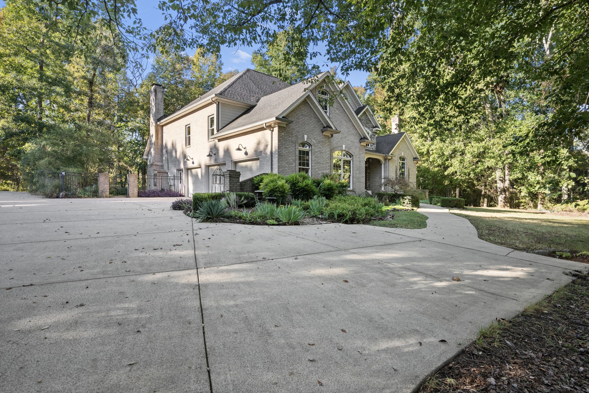 2399 Thompson Rd