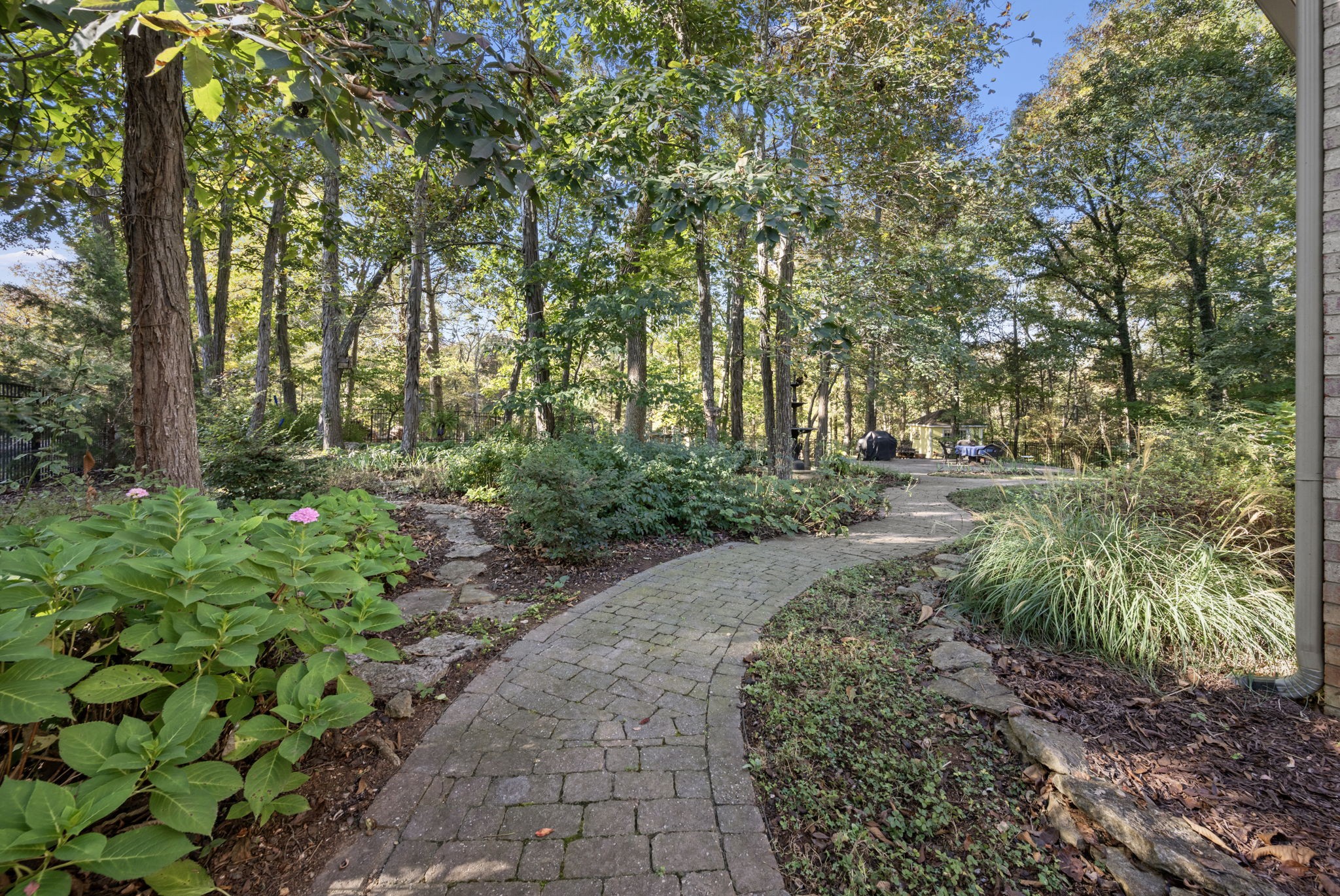 2399 Thompson Rd