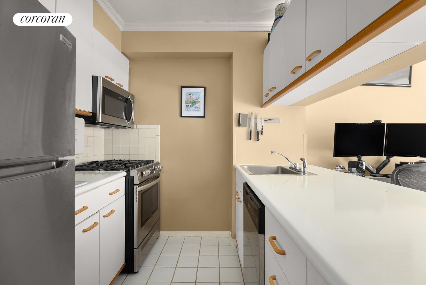 350 W 50TH Street 4C