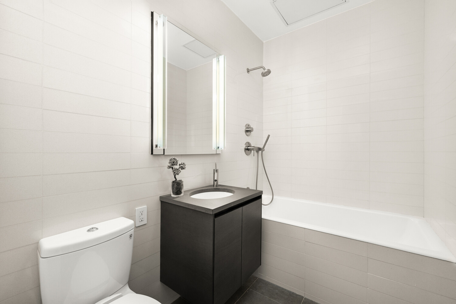 77 READE Street 2E