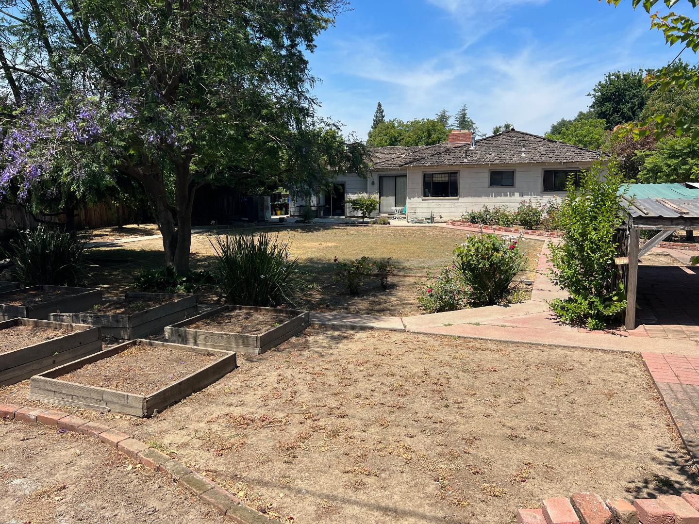 80 El Caminito Avenue