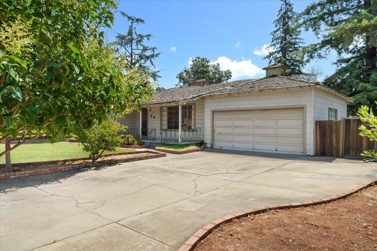 80 El Caminito Avenue