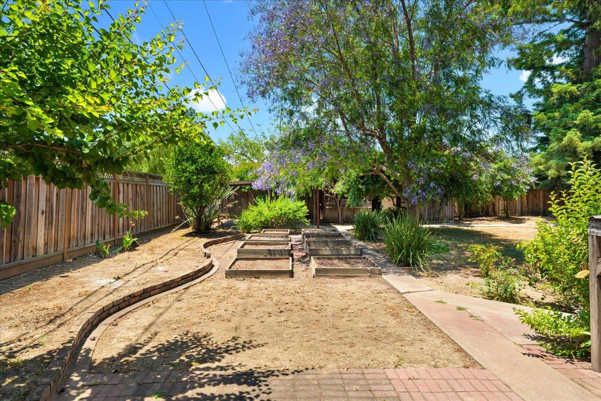 80 El Caminito Avenue