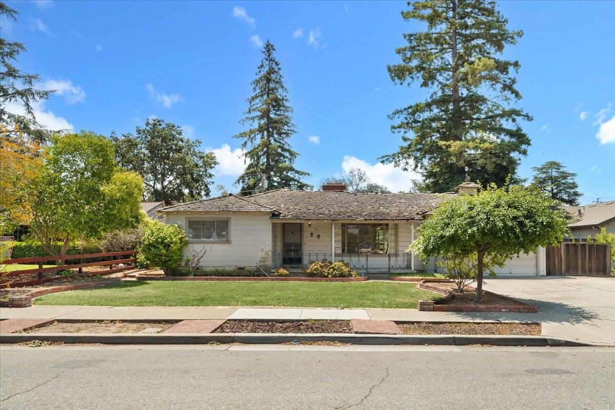 80 El Caminito Avenue