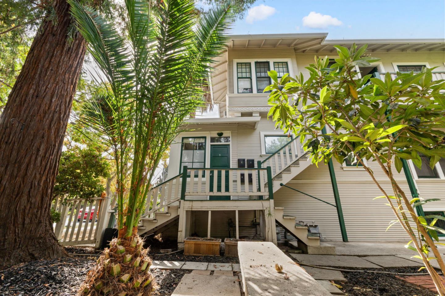 392 View Street