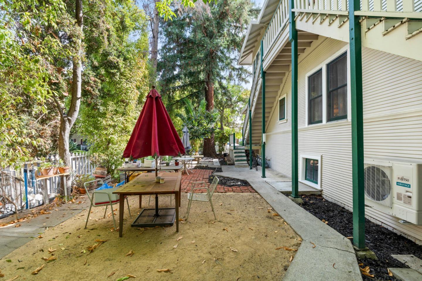 392 View Street