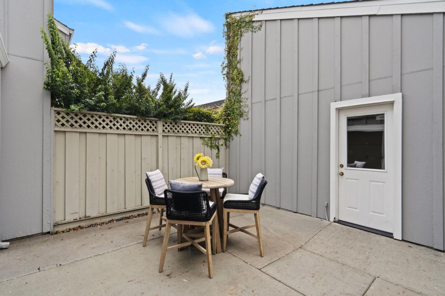 1093 Cumberland Place