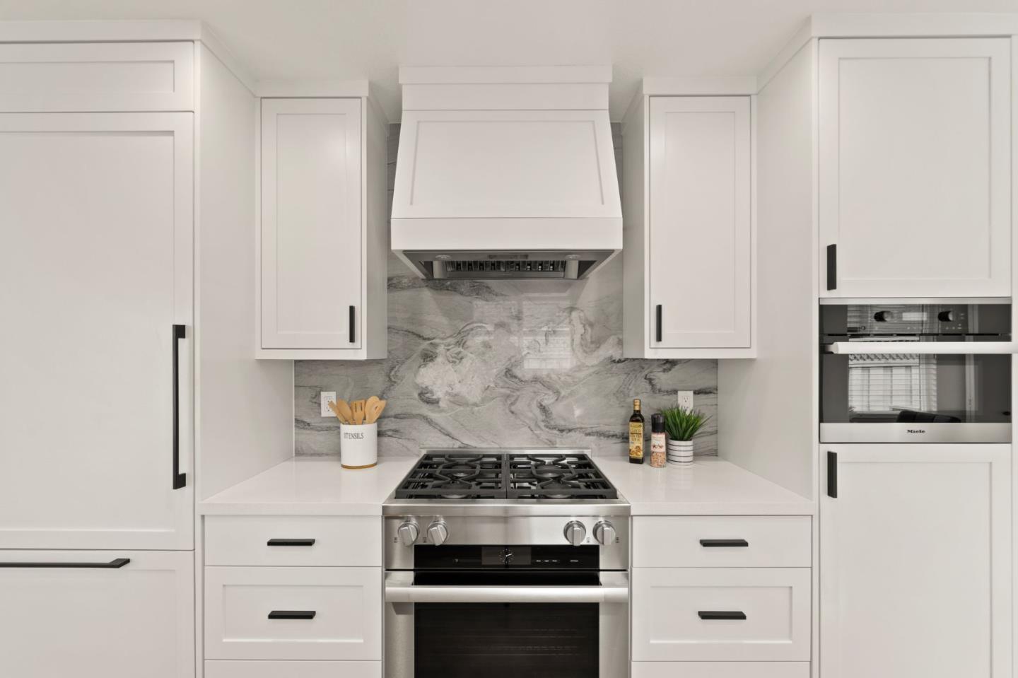 1093 Cumberland Place