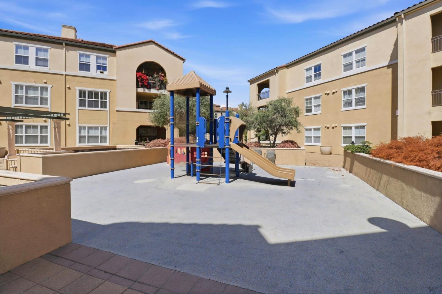 1883 Agnew RD 209