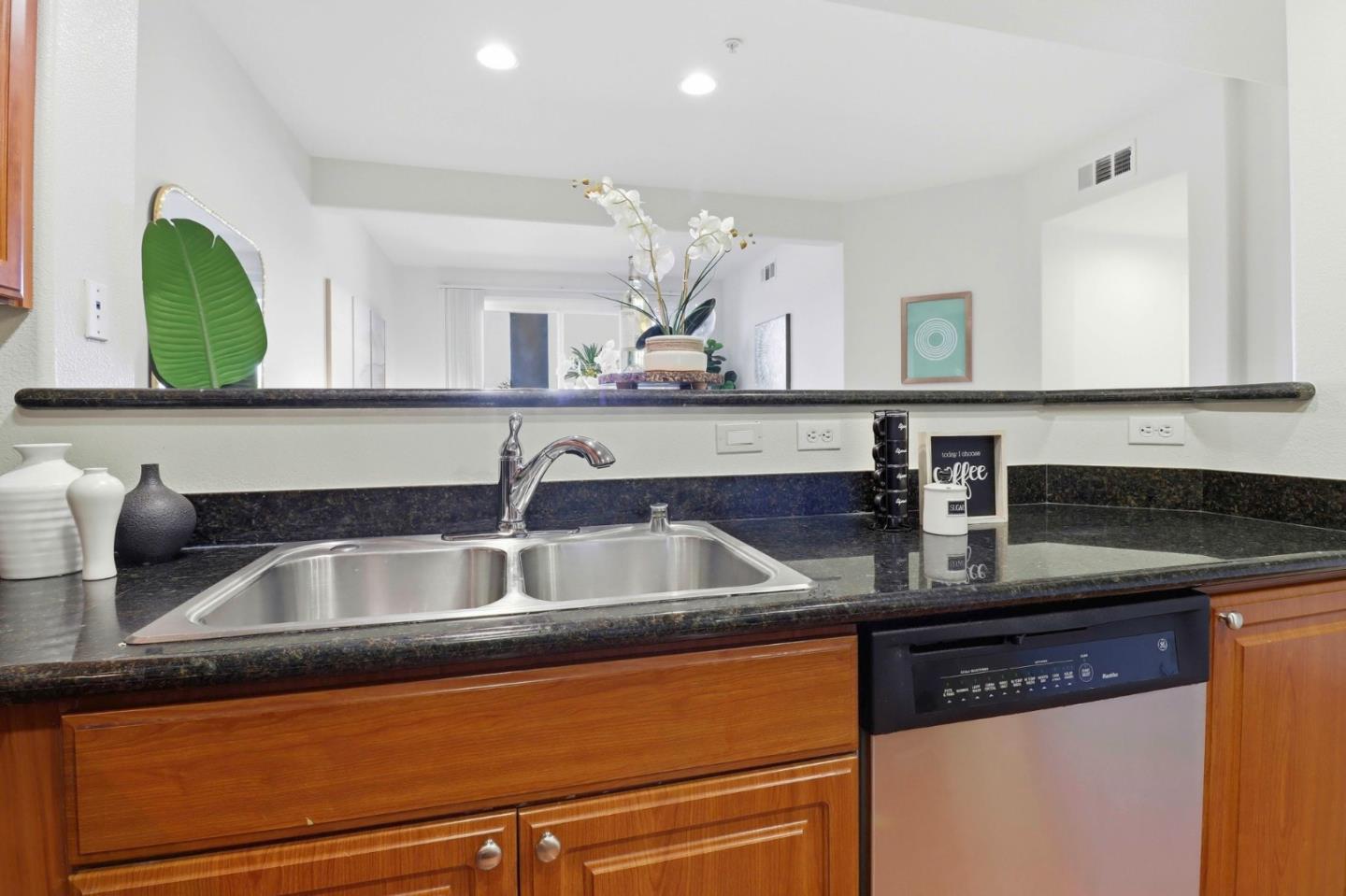 1883 Agnew RD 209