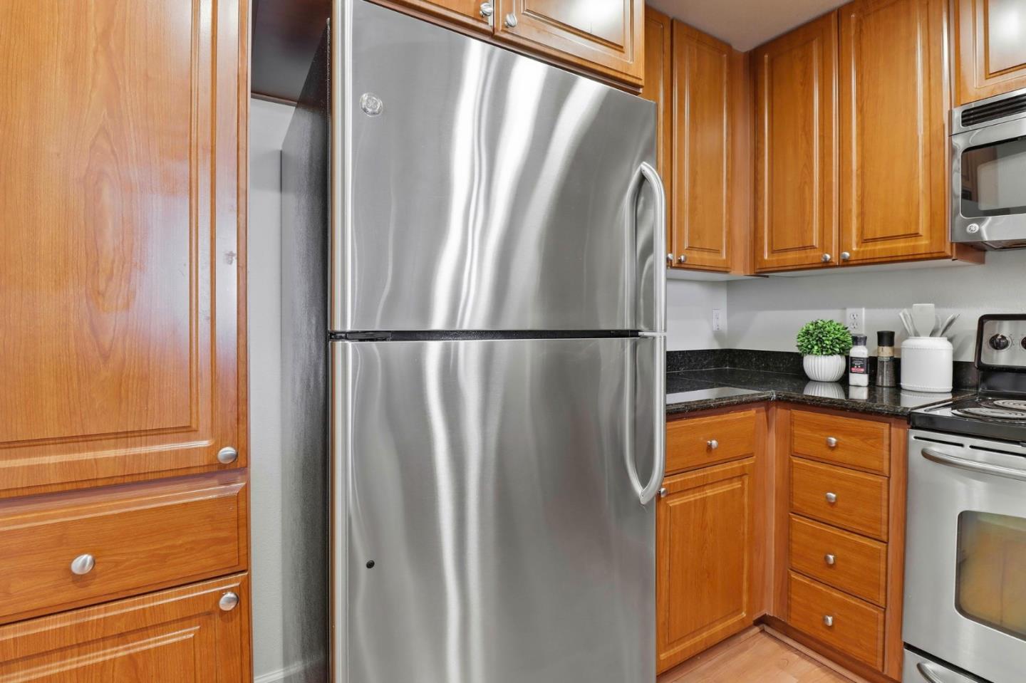 1883 Agnew RD 209