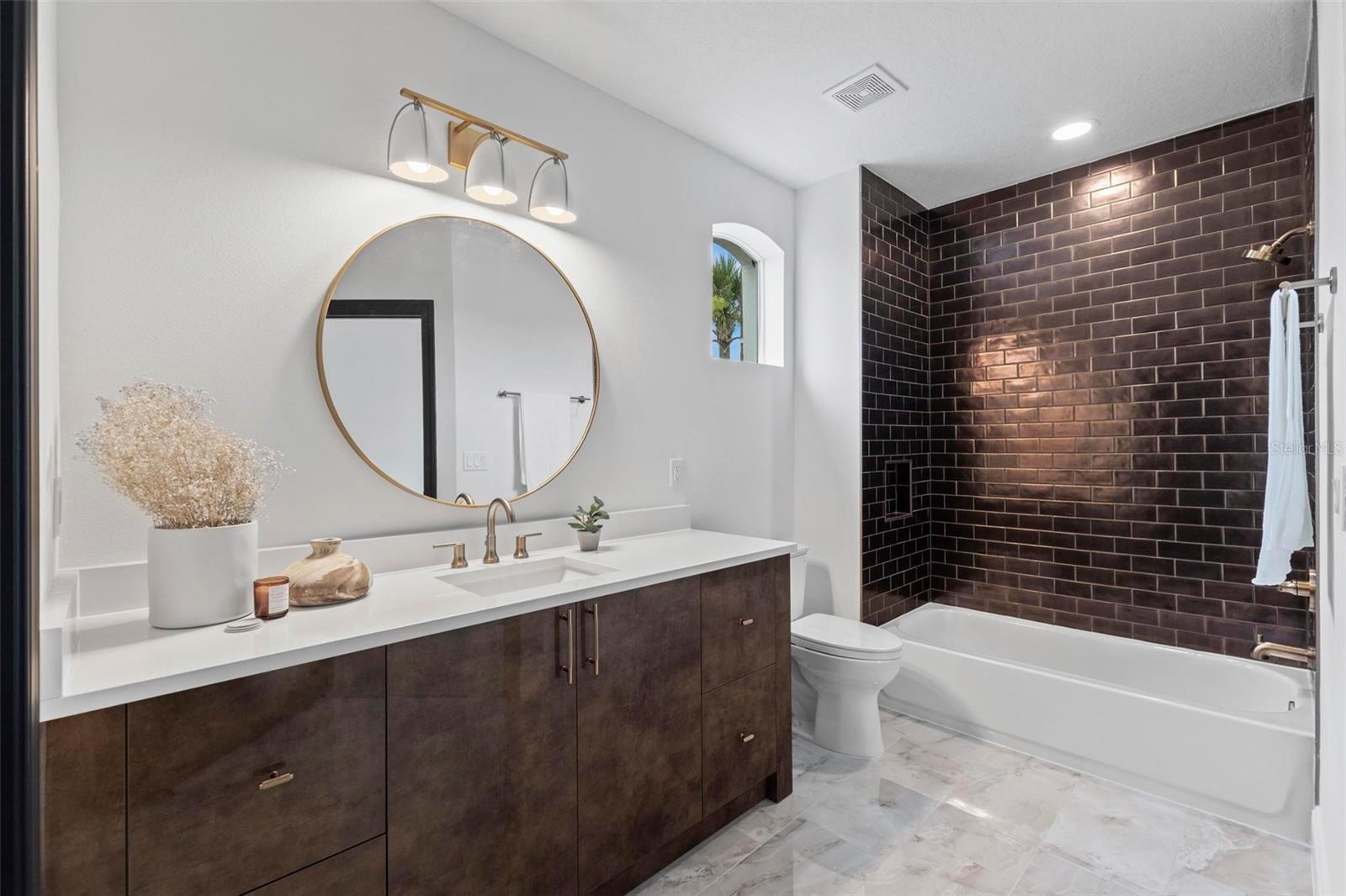 425 RIVERFRONT Unit: 104