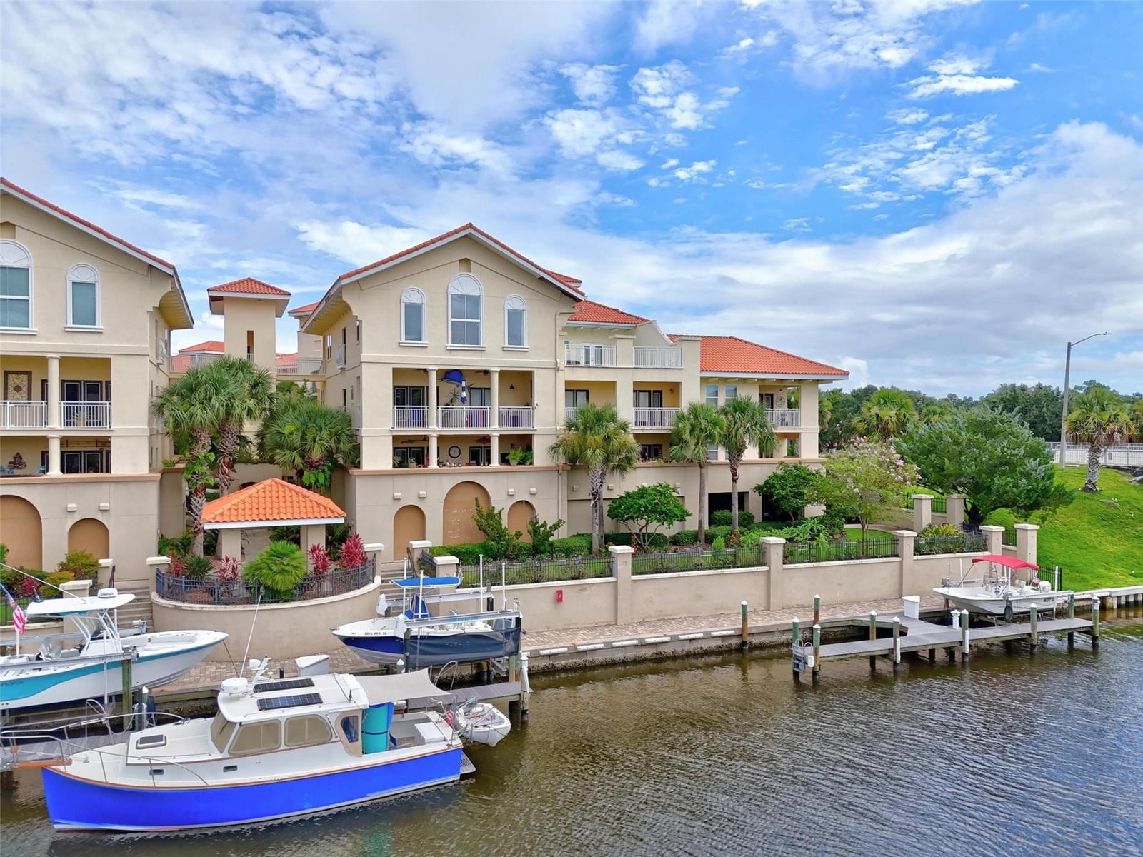 300 BELLA HARBOR CT #113