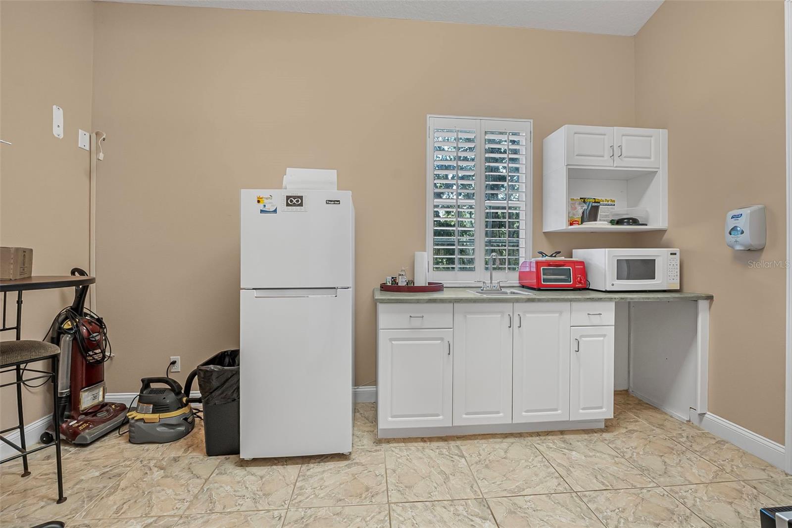 2 ARMAND BEACH DR #2B