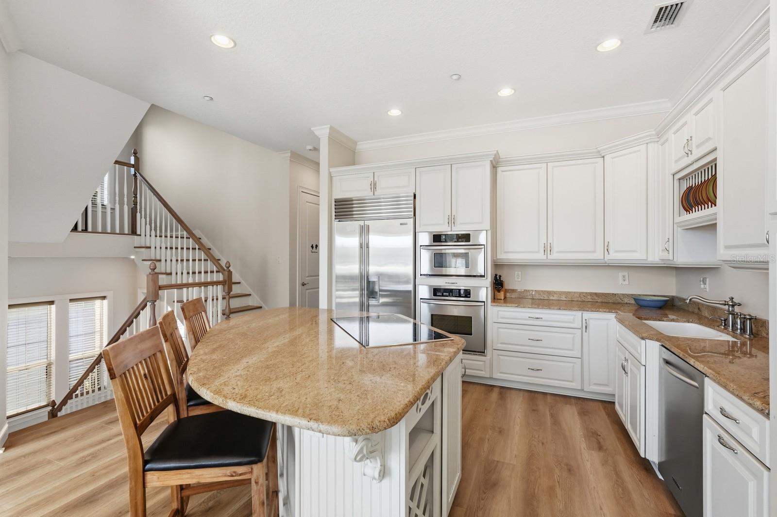 29 NORTHSHORE AVE