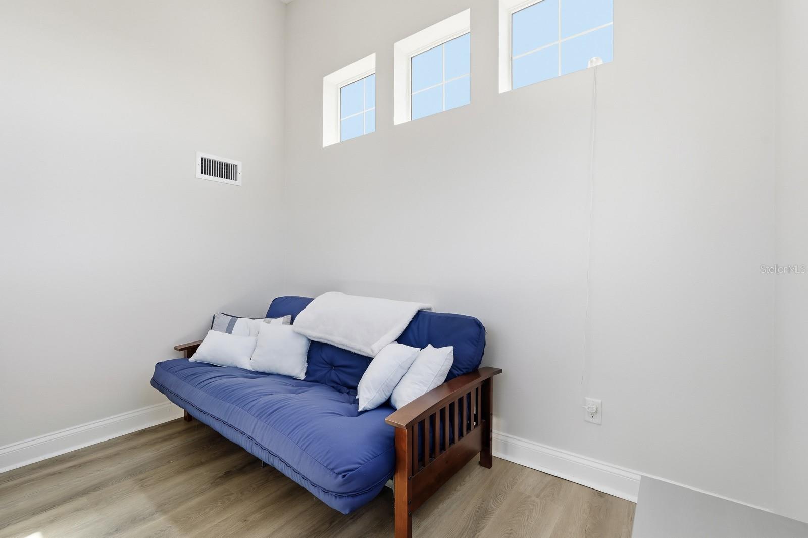 29 NORTHSHORE AVE