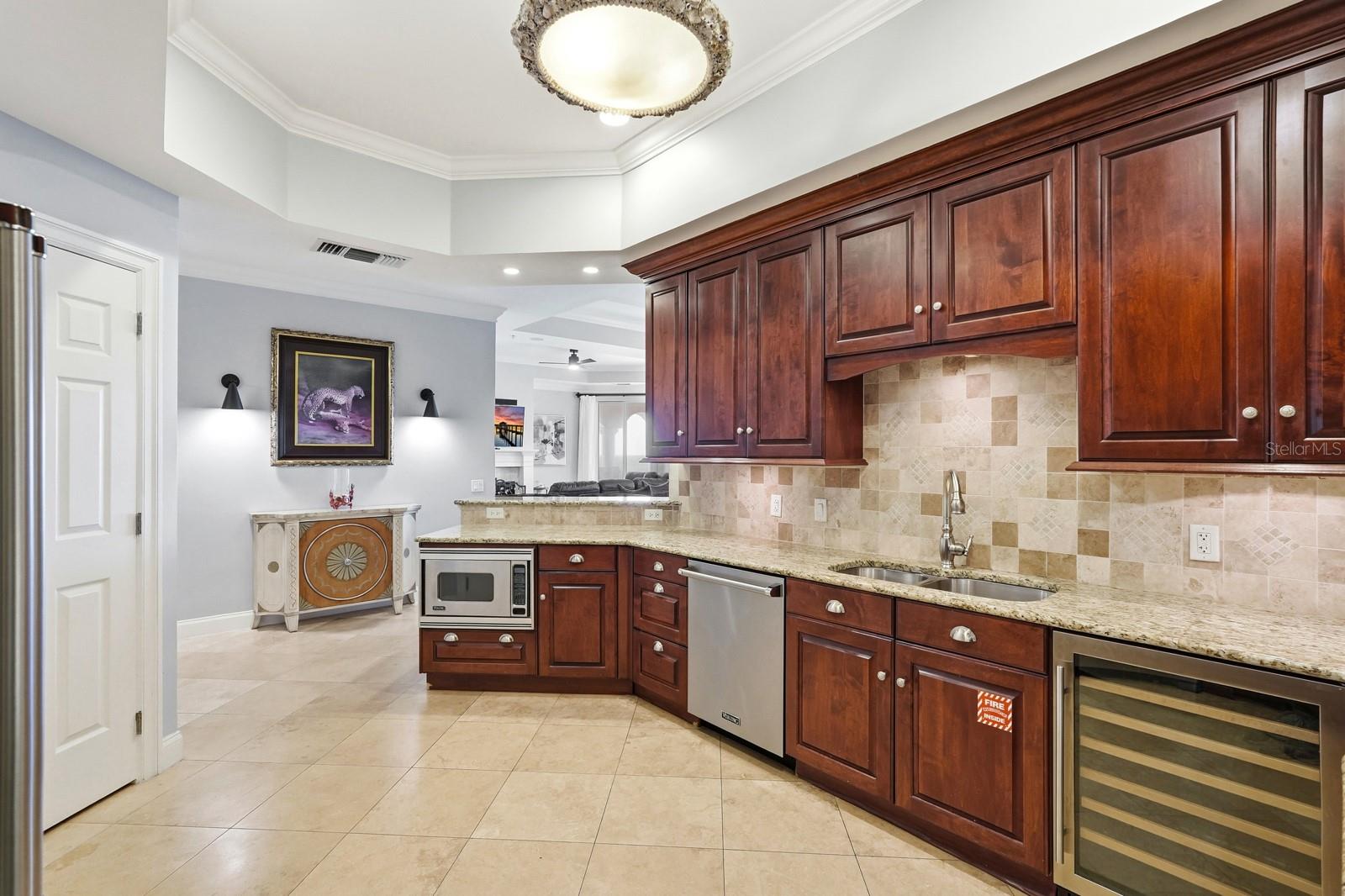 200 OCEAN CREST DR #843