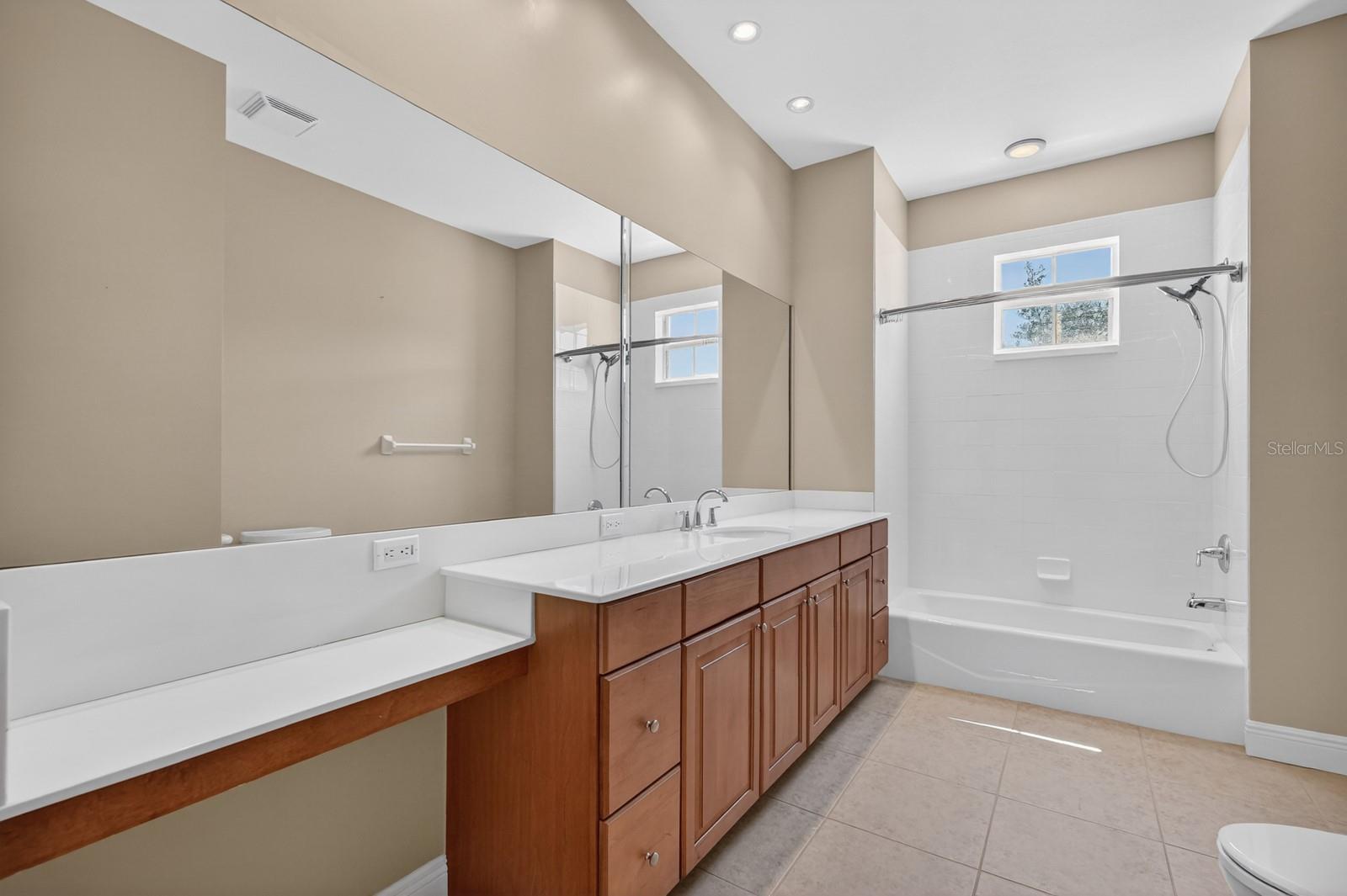 40 CASA BELLA CIR #1102
