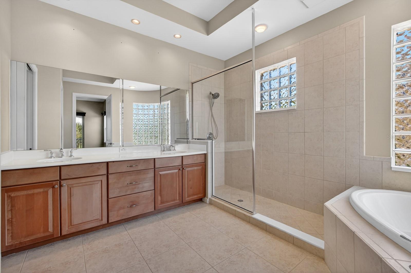 40 CASA BELLA CIR #1102