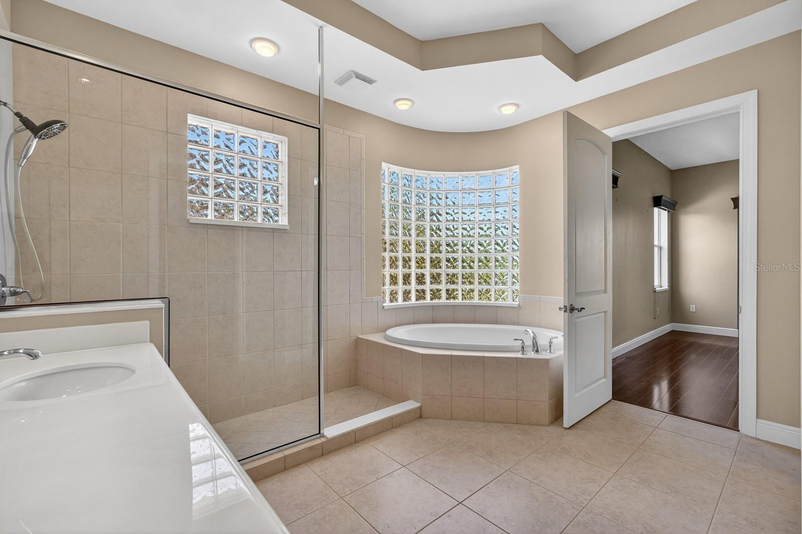 40 CASA BELLA CIR #1102