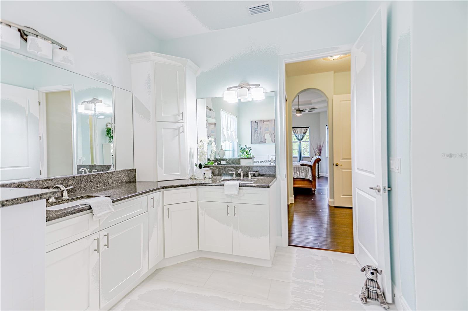 205 HERON DR