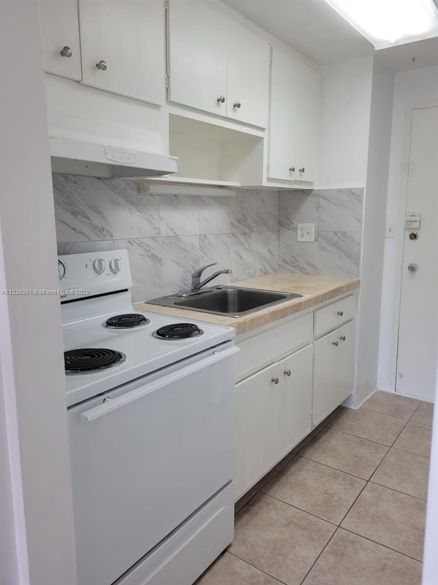 880 NE 69th St Unit: 4J