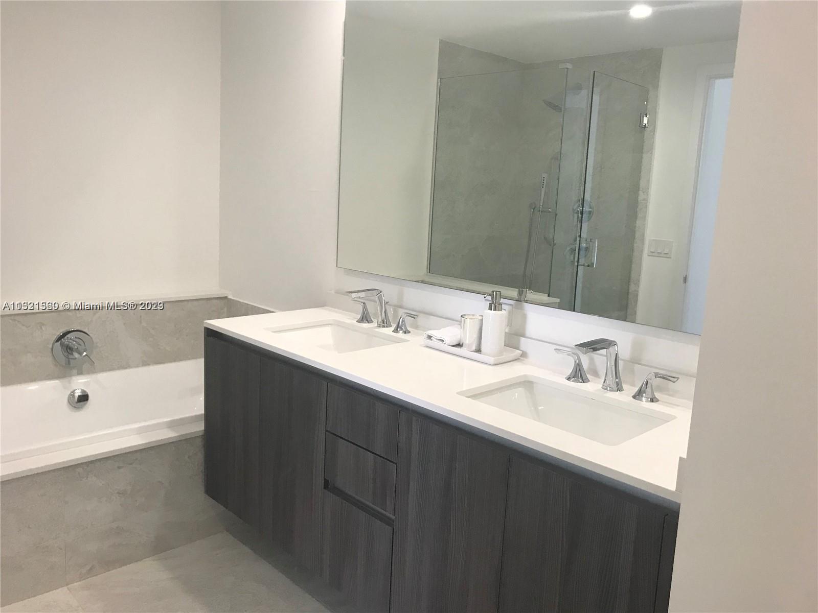 488 NE 18th St Unit: 1001