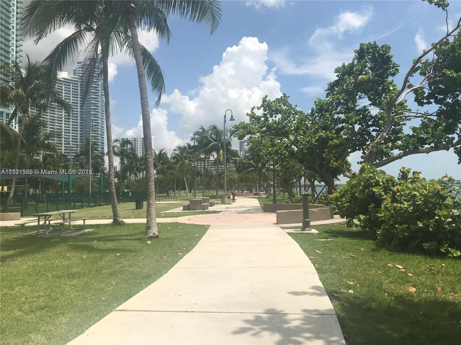 488 NE 18th St Unit: 1001