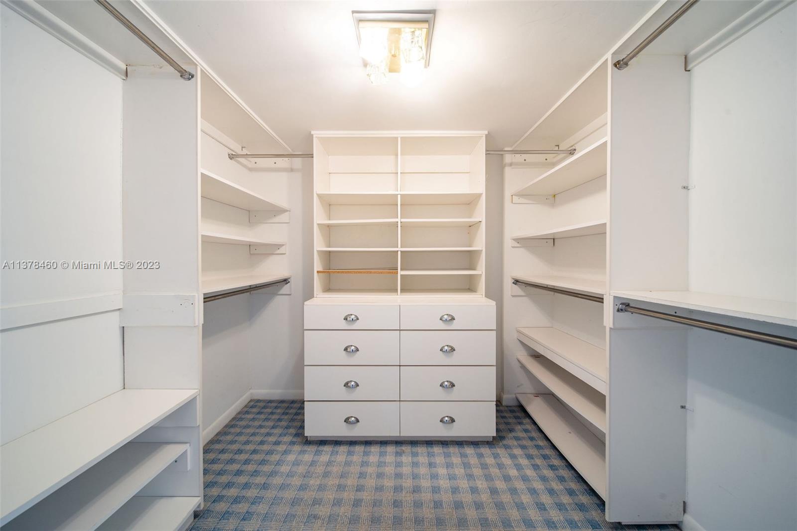 5415 Collins Ave Unit: 501