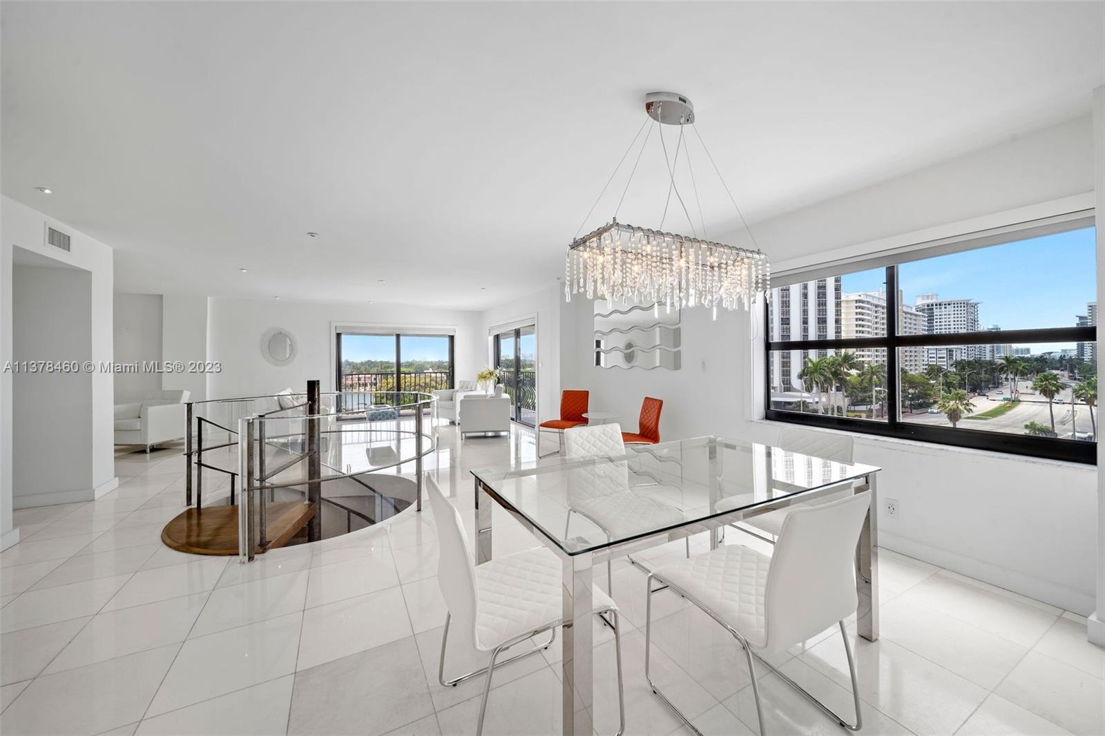 5415 Collins Ave Unit: 501