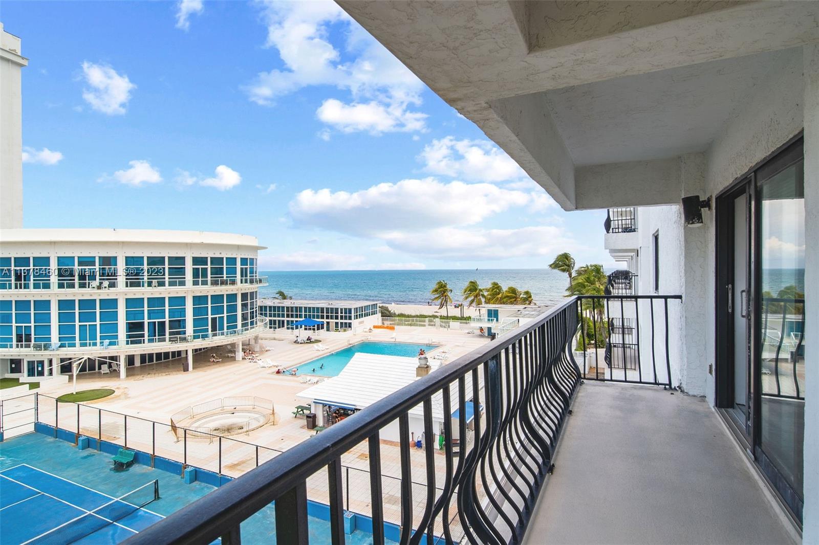 5415 Collins Ave Unit: 501
