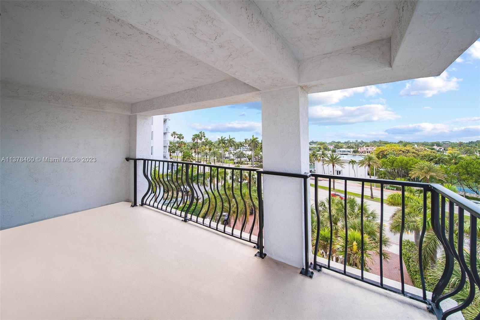 5415 Collins Ave Unit: 501