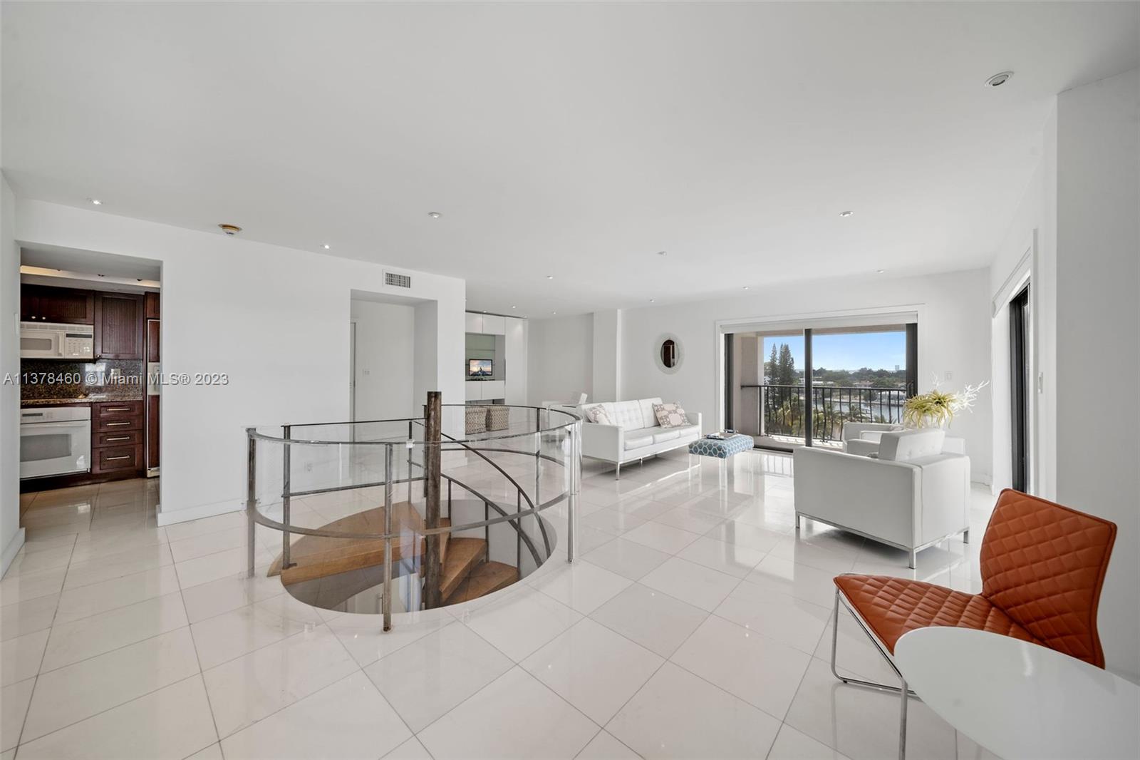 5415 Collins Ave Unit: 501