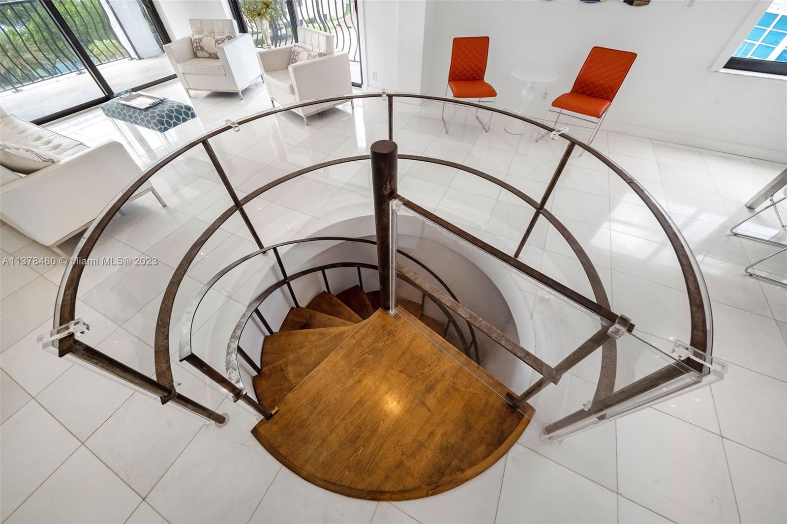5415 Collins Ave Unit: 501