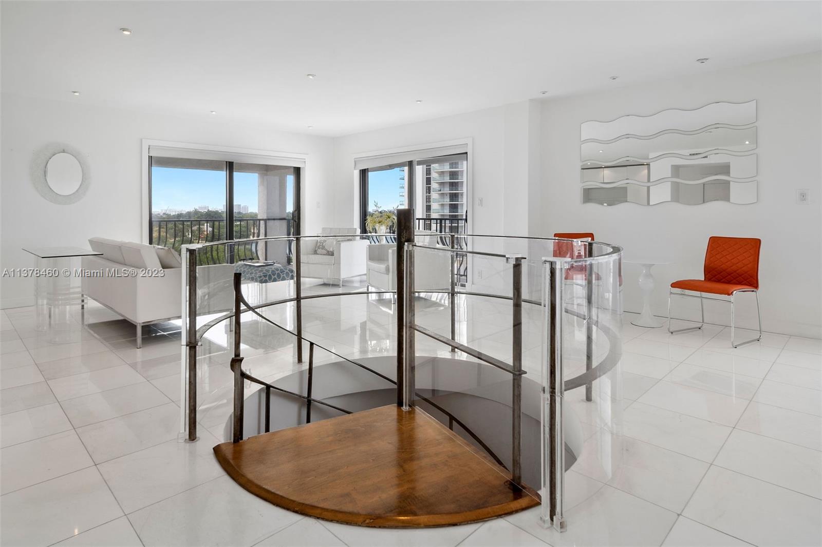 5415 Collins Ave Unit: 501