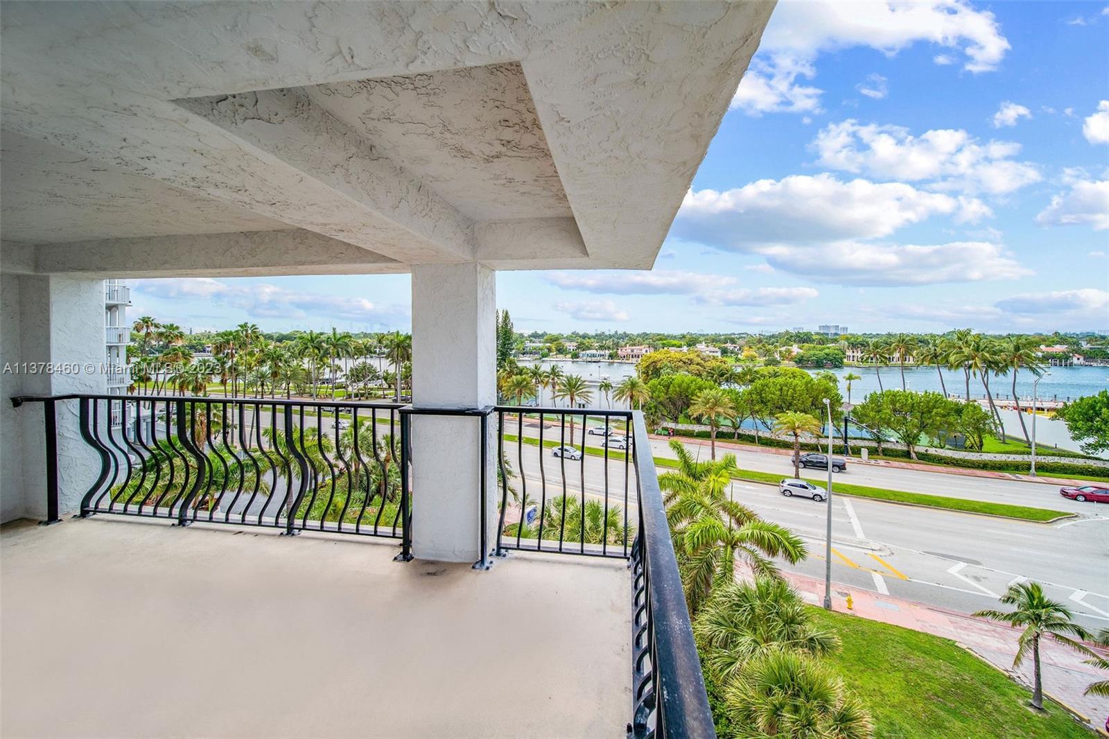 5415 Collins Ave Unit: 501