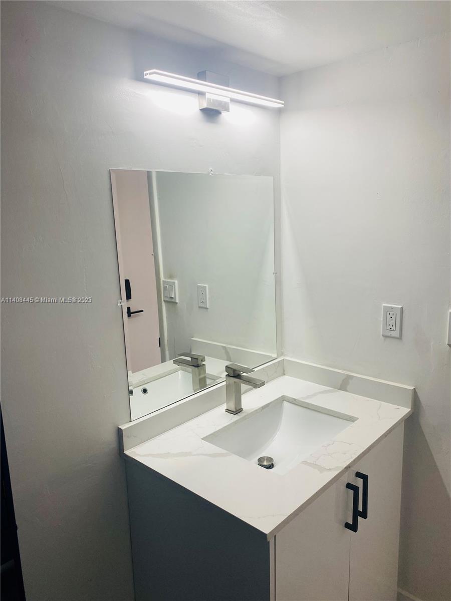 345 Ocean Dr Unit: 718
