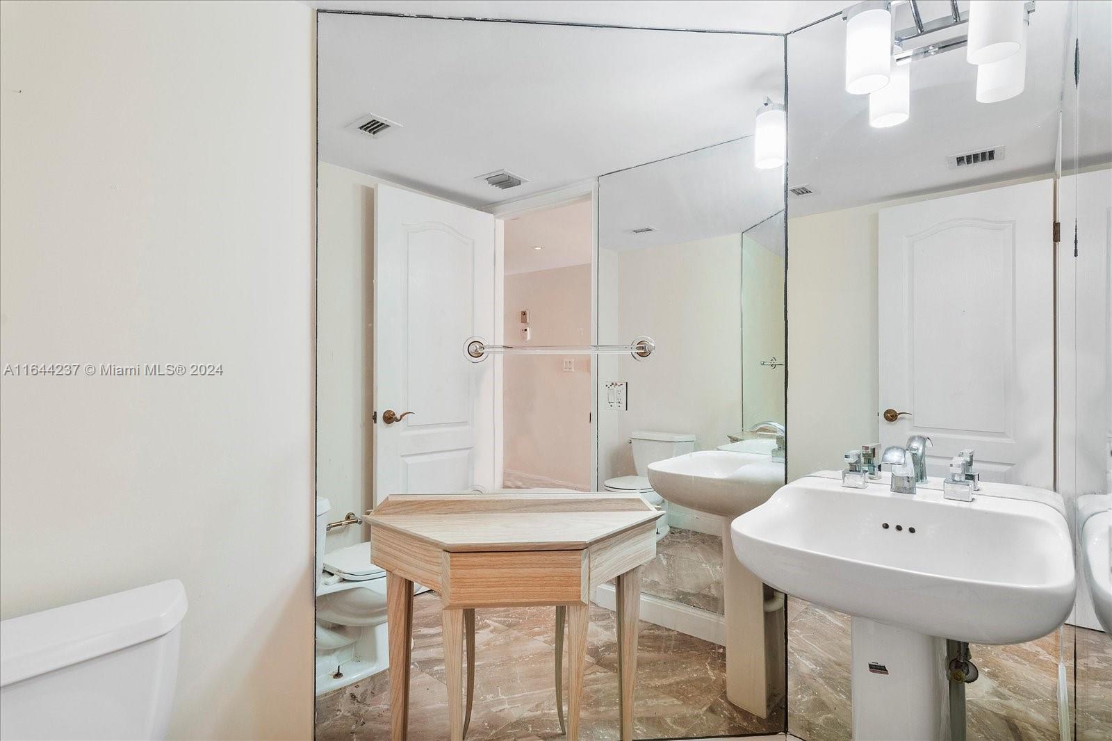 5757 Collins Ave # 2106