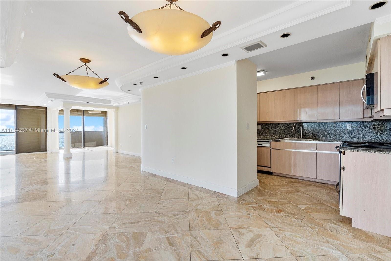 5757 Collins Ave # 2106