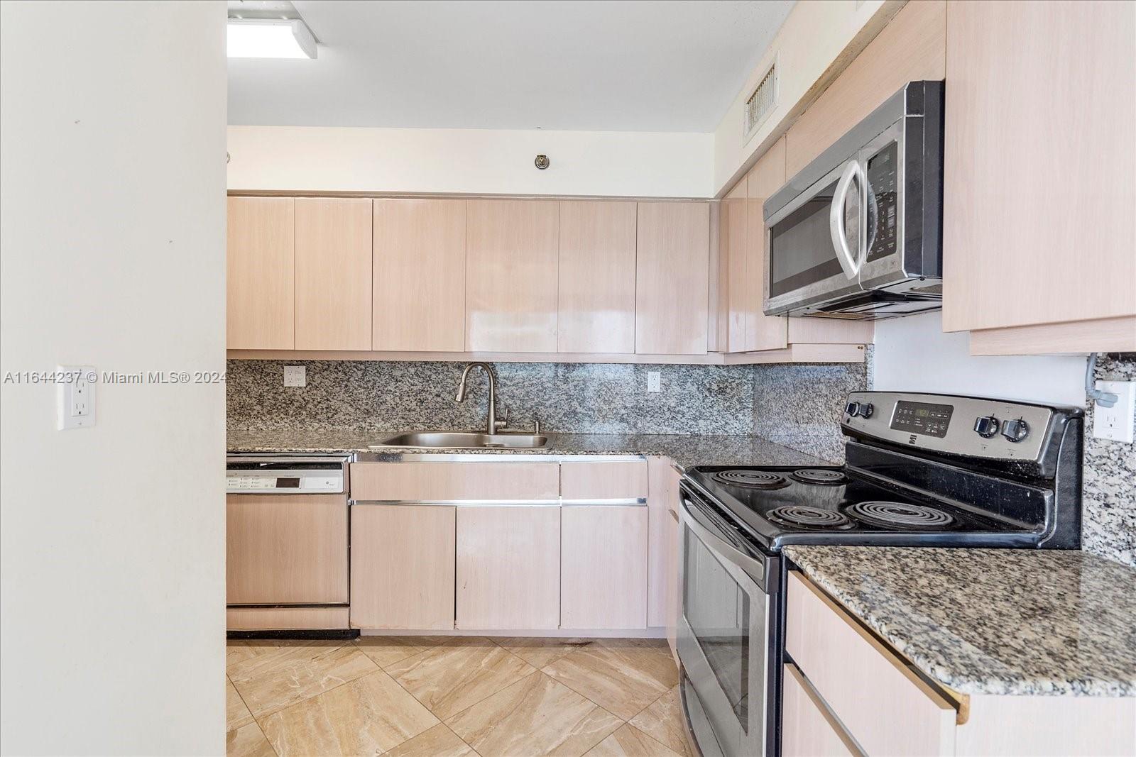 5757 Collins Ave # 2106
