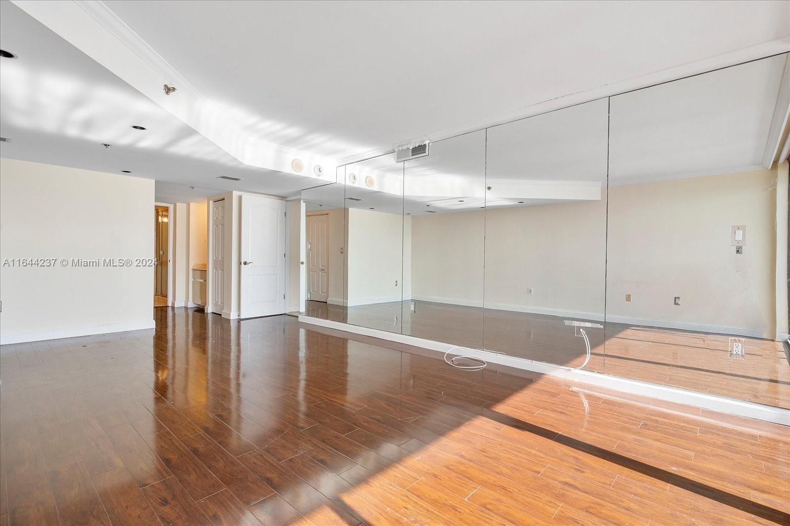 5757 Collins Ave # 2106