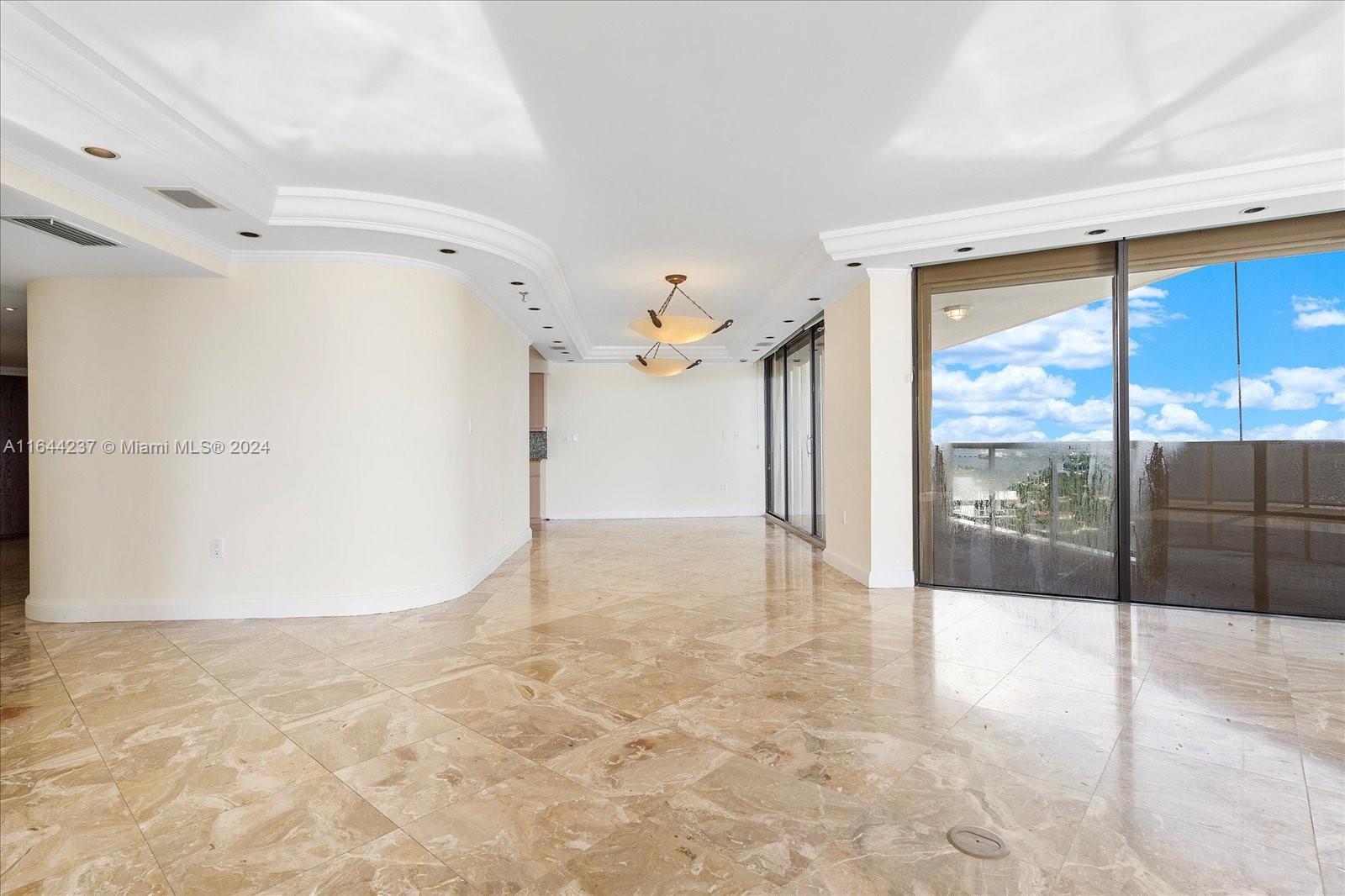 5757 Collins Ave # 2106