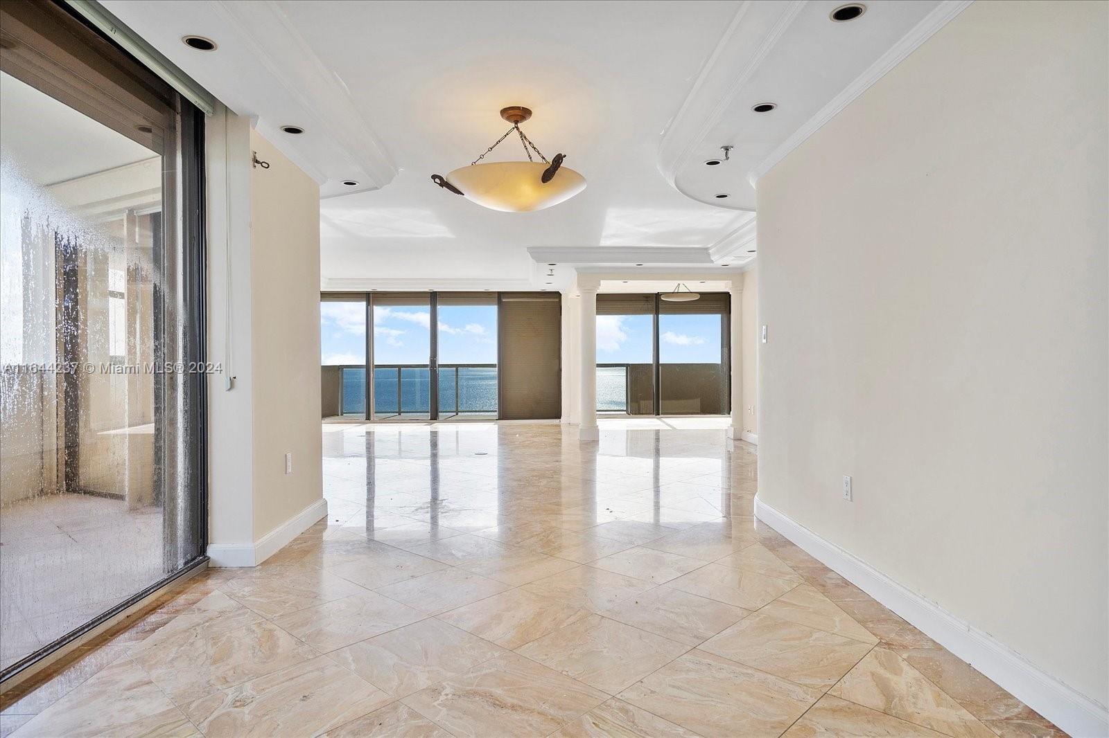 5757 Collins Ave # 2106