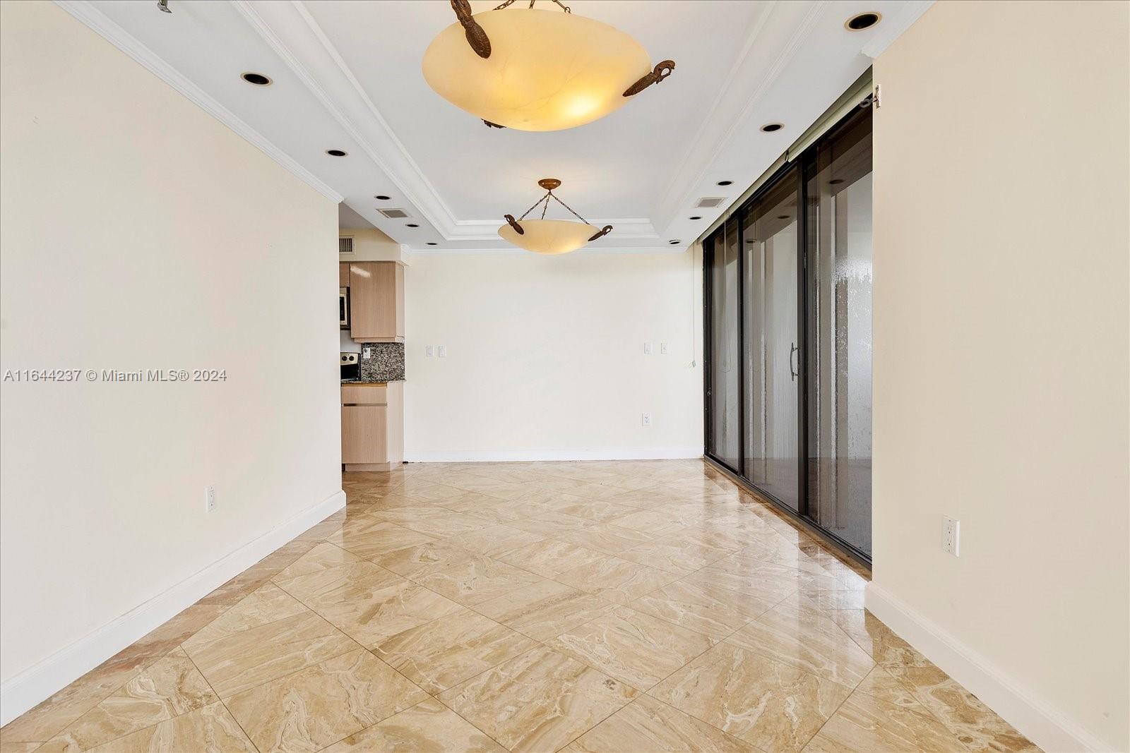 5757 Collins Ave # 2106