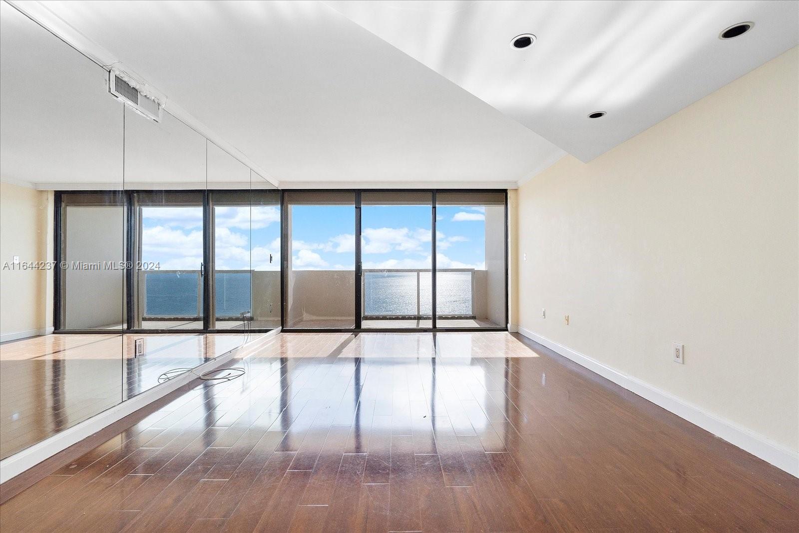 5757 Collins Ave # 2106